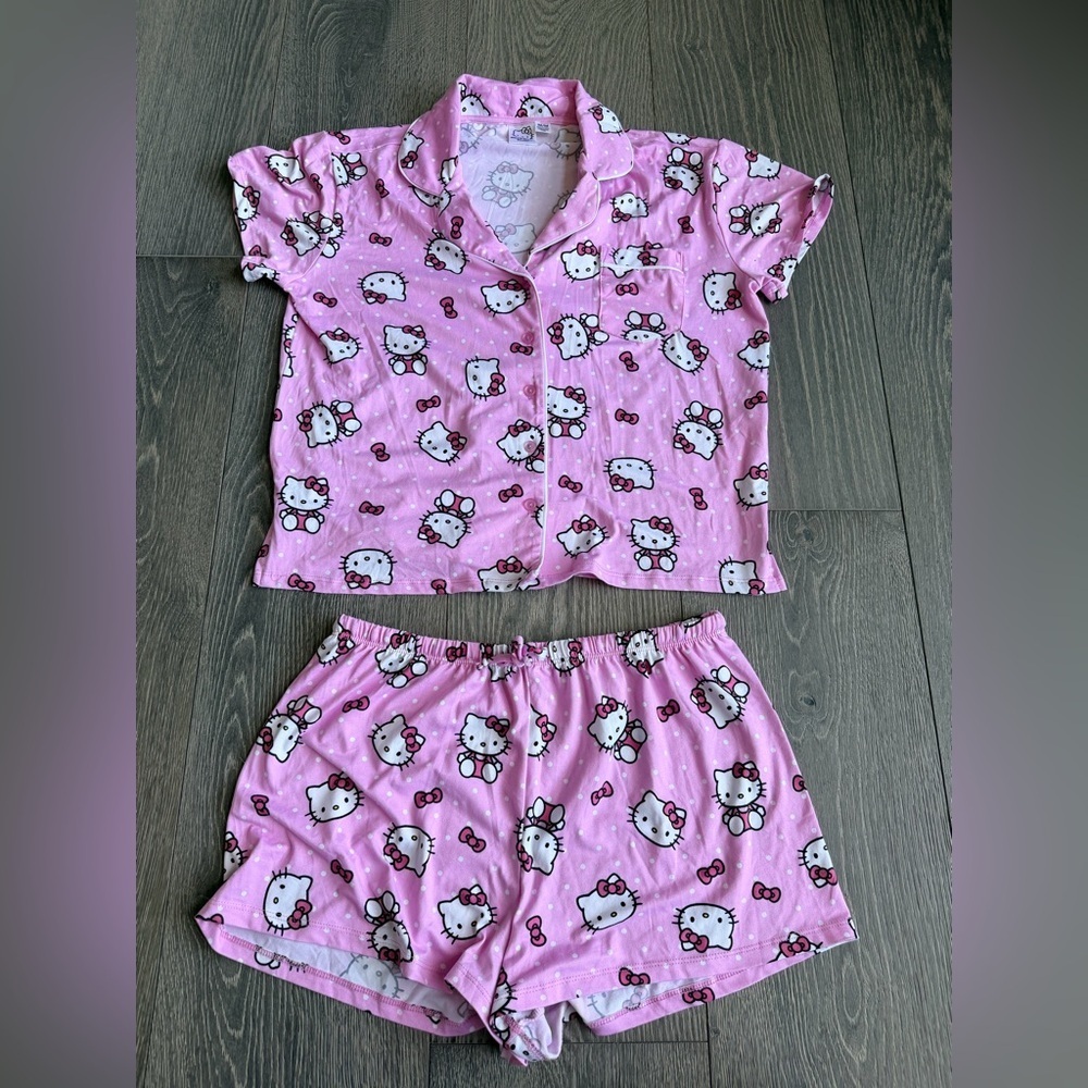 Hello Kitty Sanrio Shorts & Short Sleeve Pajama Set in Pink Size Medium